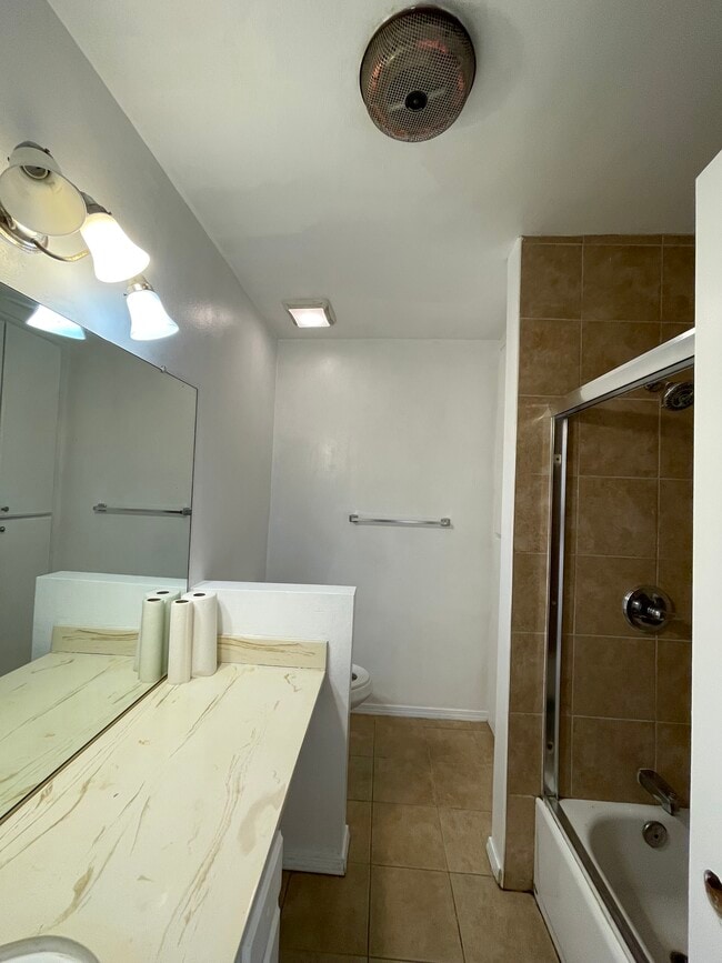 Building Photo - 719 N Eucalyptus Ave