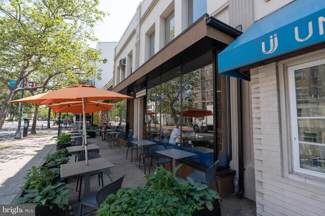 Building Photo - 2460 Ontario Rd NW