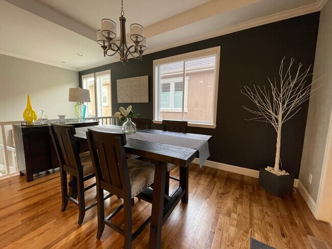 Sunny, dining area, with buffet. Upgraded dishes for special events like Thanksgiving and Christmas. - 1410 Promontory Bluff Vw