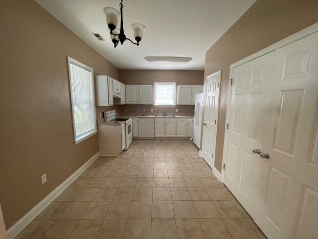 Building Photo - 375 Lullwater Dr