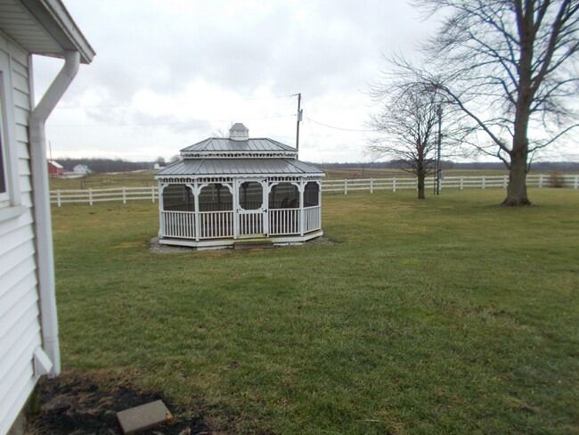 Building Photo - Large, beautiful Farm House in North Wayne...