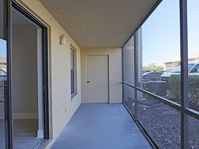 Building Photo - 5305 Summerlin Rd