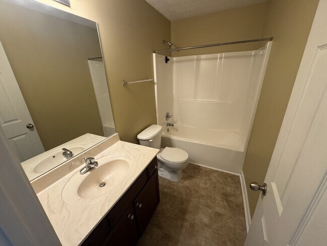 Building Photo - 915 Tapoco Ct