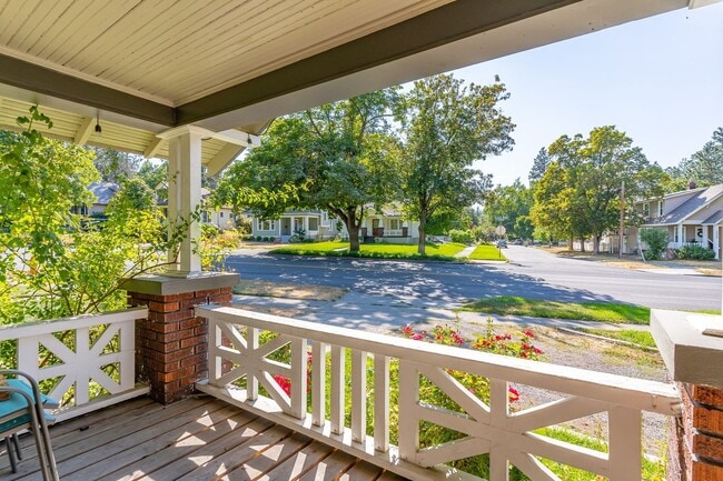 Building Photo - Charming 5-Bedroom South Hill Home Near Manito Park Coming Soon!