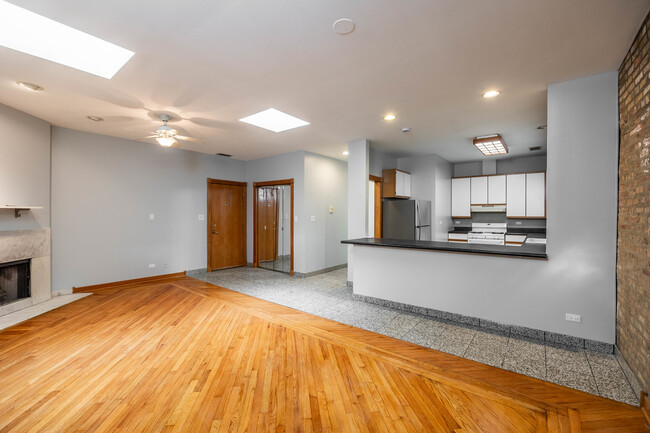 Building Photo - 3205 N Leavitt St