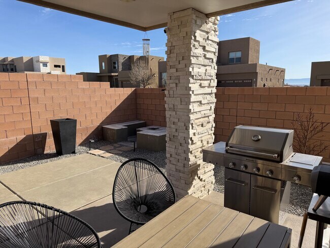 Building Photo - 7900 Tiburon Hills Drive NW