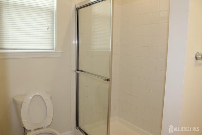 Building Photo - 6 Bond St