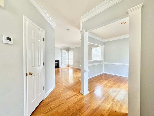 Building Photo - 4 Bedroom On Quiet Cul-De-Sac in Adams Farm - Lawn Care Included!