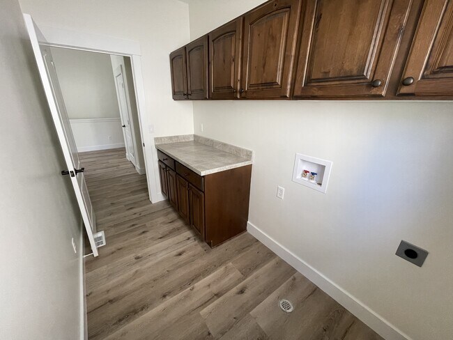 Building Photo - 1957 Fielding Hill Ln