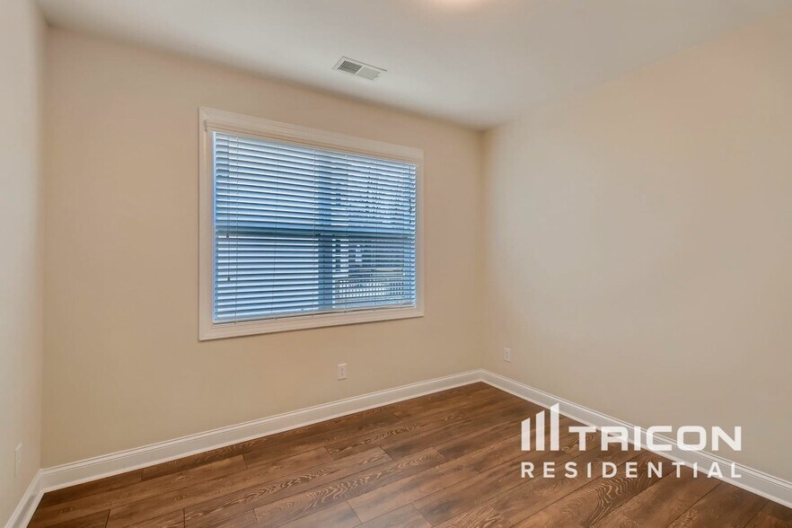 Building Photo - 428 Castlebury Ct