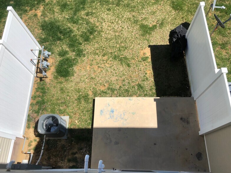 Building Photo - 655 Twisted Oak Dr NW