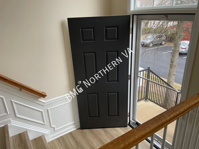 Building Photo - 22525 Maison Carree Square