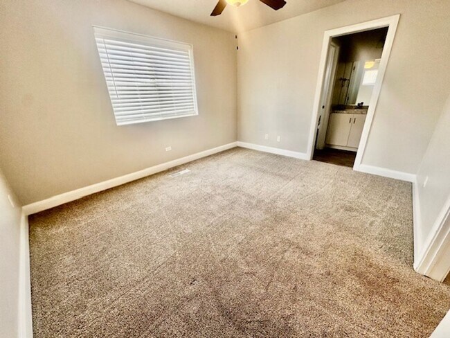 Building Photo - 3 bed -2.5 bath - Newer townhome in the heart of Cedar City!