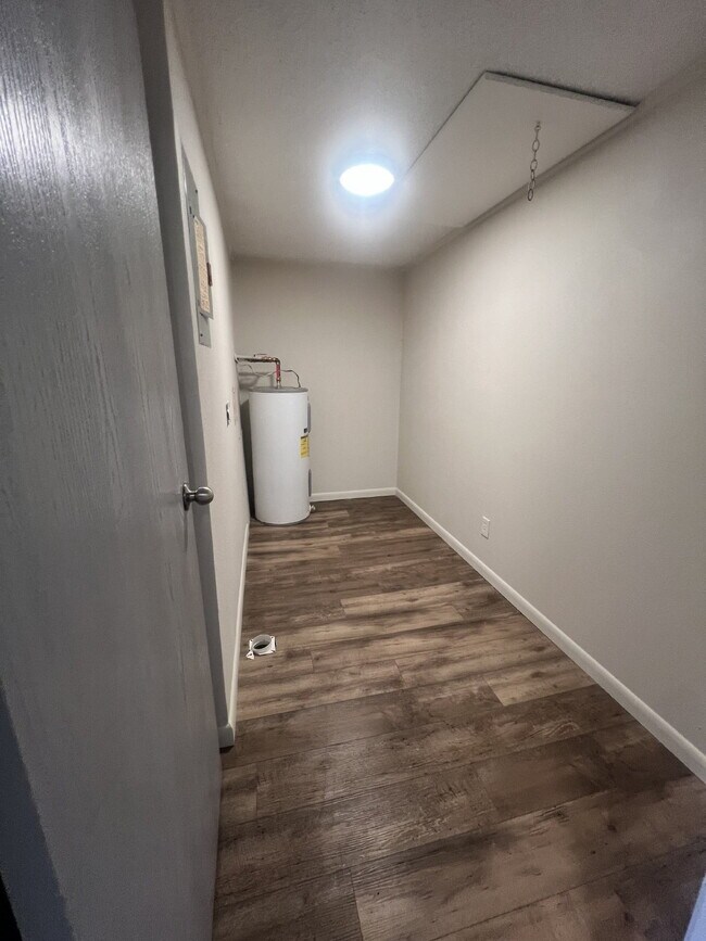 Building Photo - One Bedroom Off Hwy 58