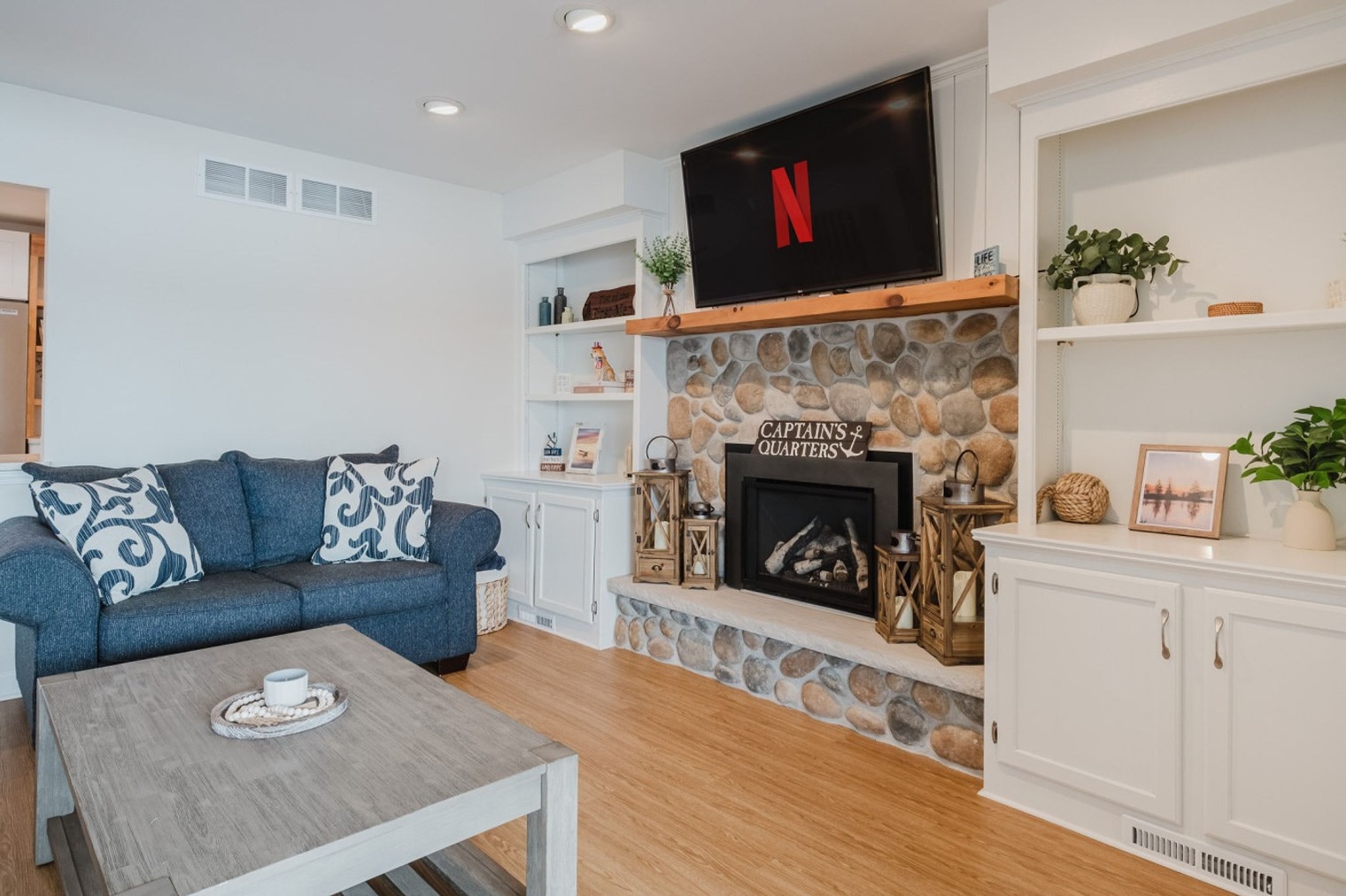 Building Photo - 4612 W Lake Shore Dr