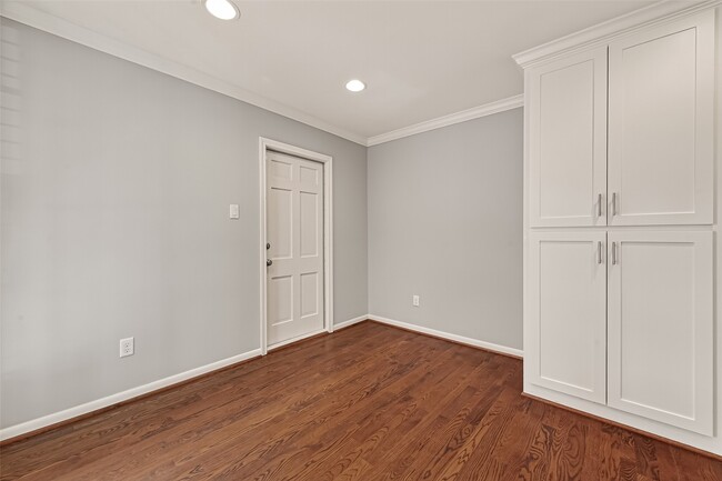 Building Photo - 5215 Stillbrooke Dr