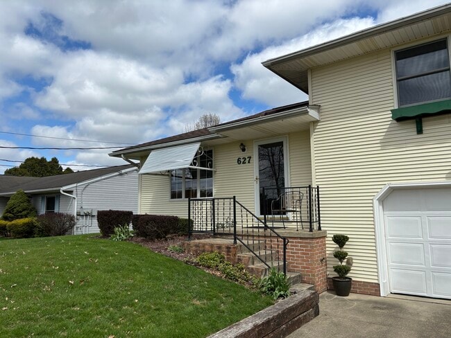 Building Photo - 627 Trease Rd