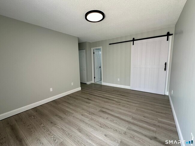 Building Photo - 629 Longfellow Dr