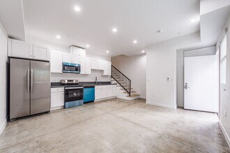 Building Photo - 11841 Runnymede St