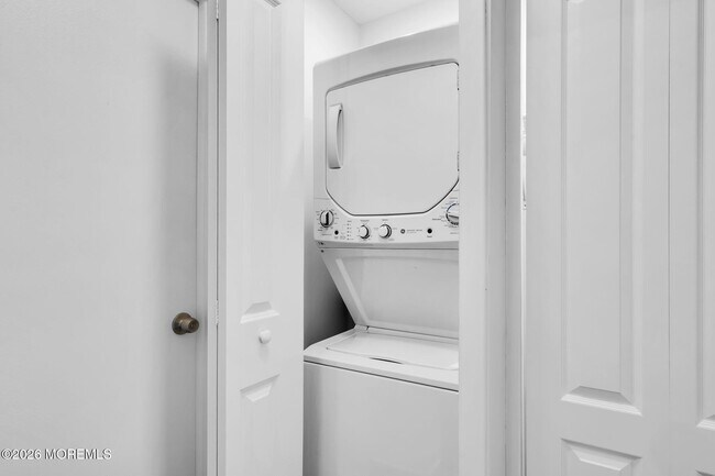 Building Photo - 96 East Ave