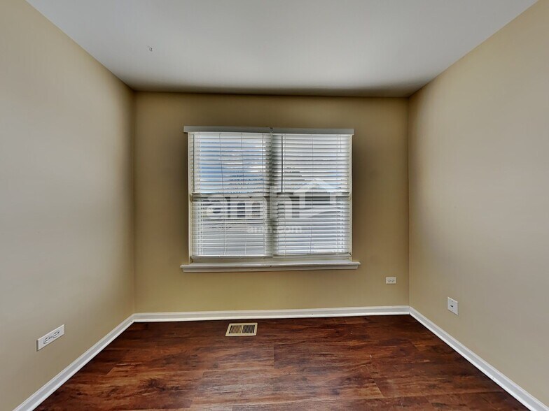 Building Photo - 2123 Red Oak Dr