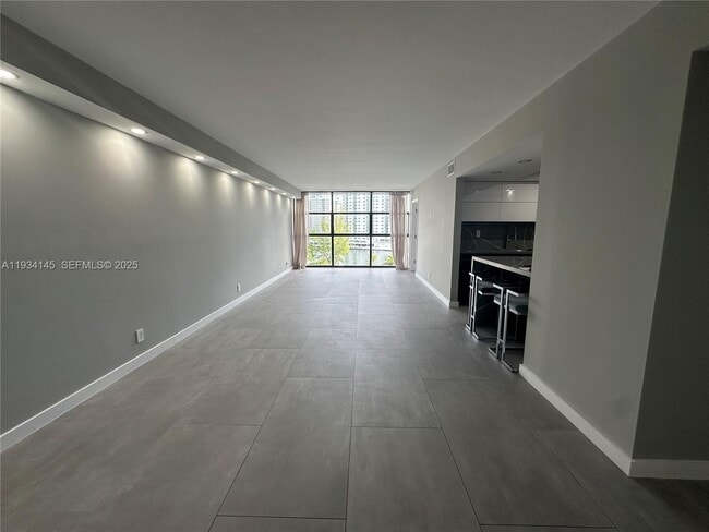 Building Photo - 600 Parkview Dr