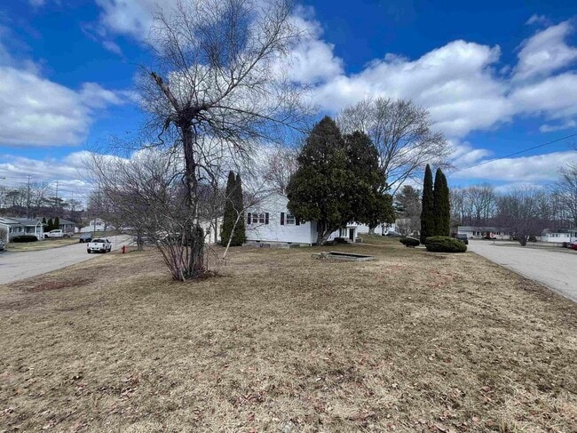 Building Photo - 10 Larry