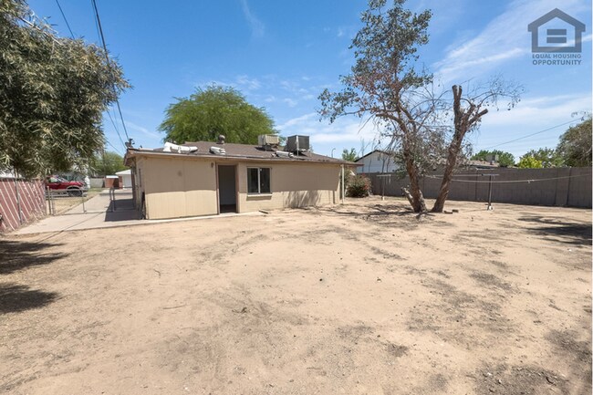 Building Photo - 4Bed/2Bath House at Glendale Ave/19th Ave! Ready for Immediate Move-In! – RV GATE! NO HOA!
