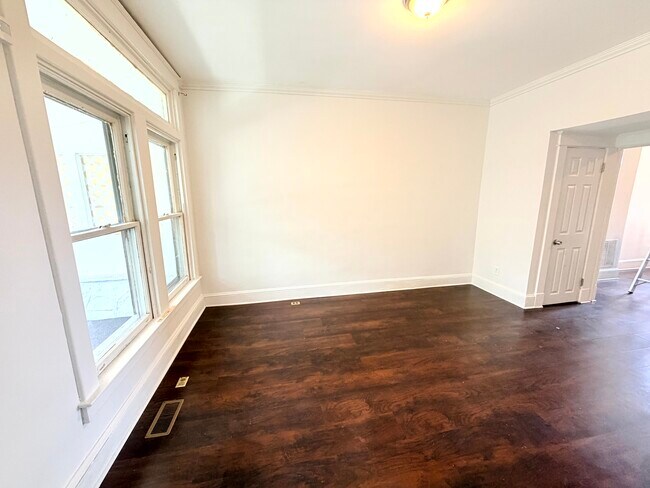 Building Photo - 804 Whitmore Ave