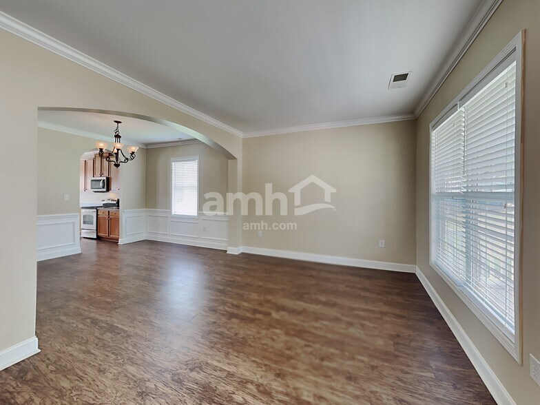 Building Photo - 1005 Theodore Ln