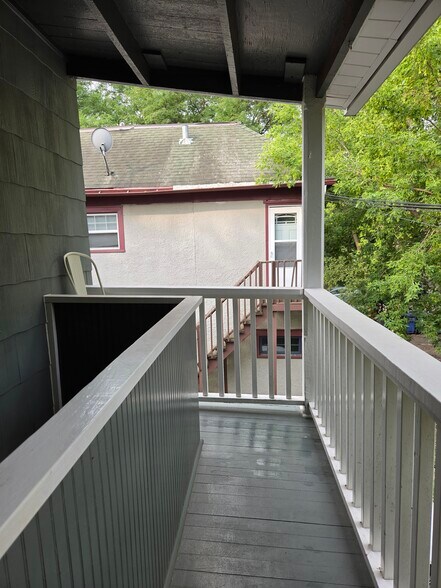 Building Photo - 505 8th Ave SE