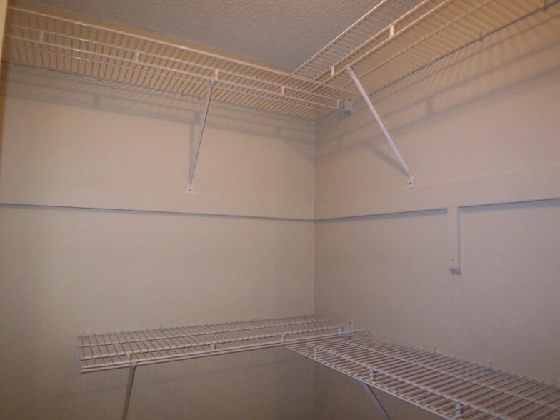 Building Photo - 727 Valley Ridge Way