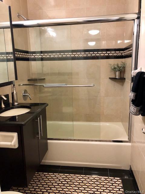 Building Photo - 11 Country Club Dr