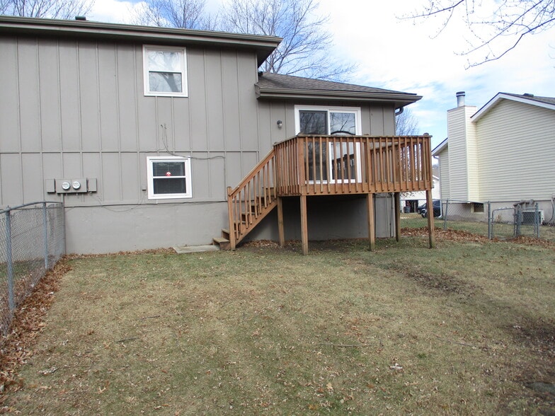 Building Photo - 1315 E 152nd Ter