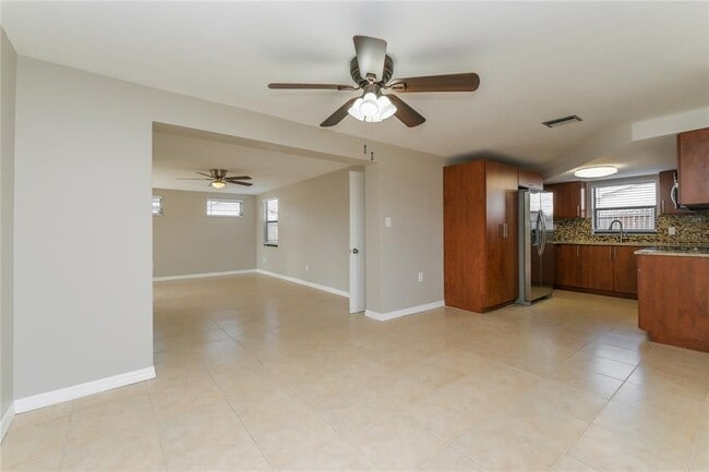 Building Photo - 3048 Salisbury Dr