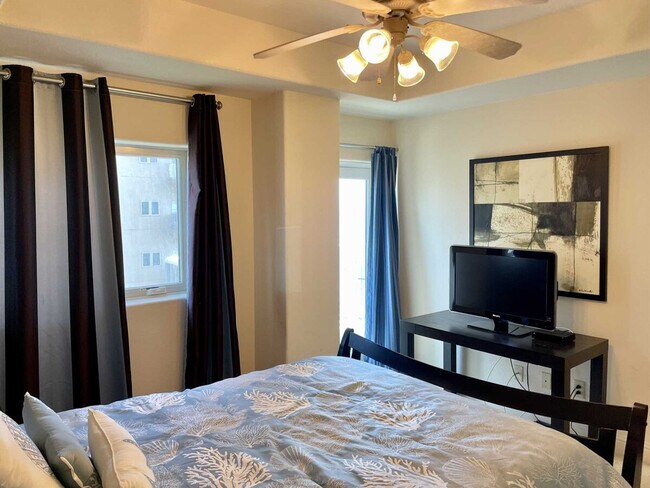 Building Photo - 4901 Laguna Blvd