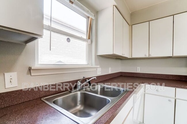 Building Photo - 3565 Turret Green Dr