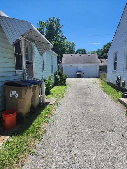 Garage - 505 E 28th Ave