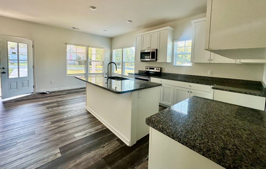 Building Photo - 248 Mills Ave