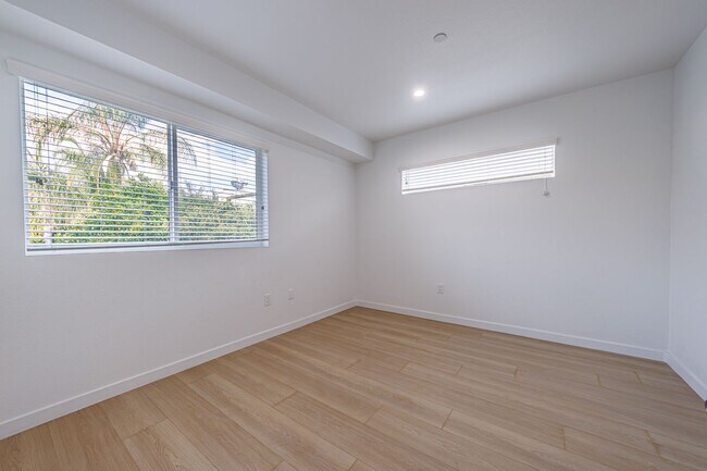 Building Photo - Brand-New Luxury Townhomes in NoHo