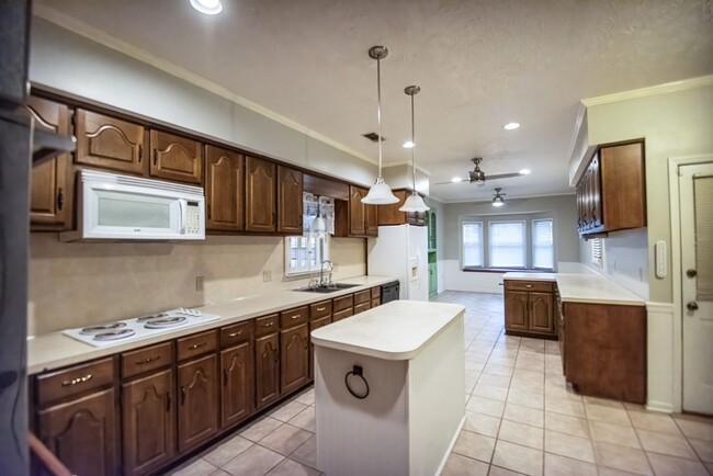 Building Photo - 7007 Dorsey Dr