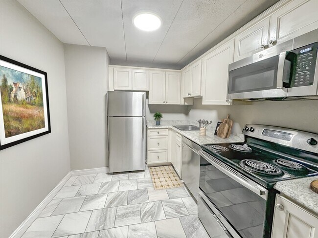 Building Photo - 4 Hawes St