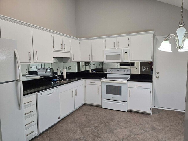 Building Photo - 1739 River Front Dr