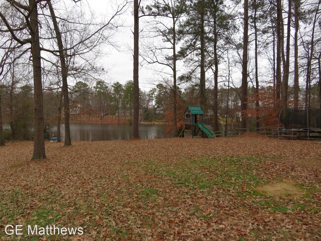 Building Photo - 4 br, 2.5 bath House - 120 Lakeside Drive