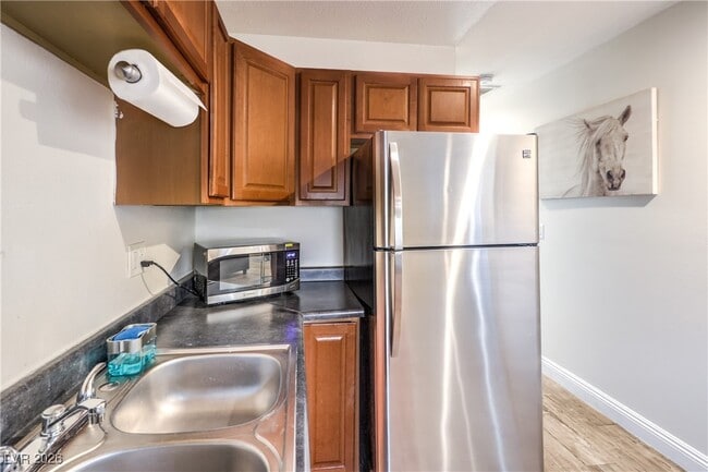 Building Photo - 1553 Dorothy Ave