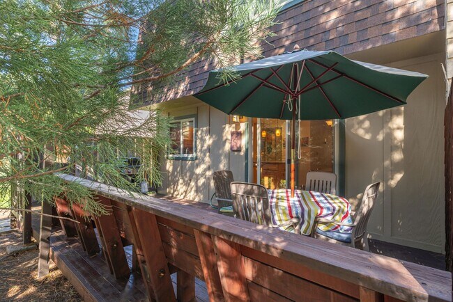 Building Photo - Lake Forest 3 Bedroom Ski Lease