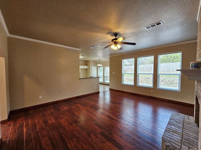 Building Photo - Spacious & Inviting 6-Bedroom Cedar Hill Home – Perfect for Your Next Move