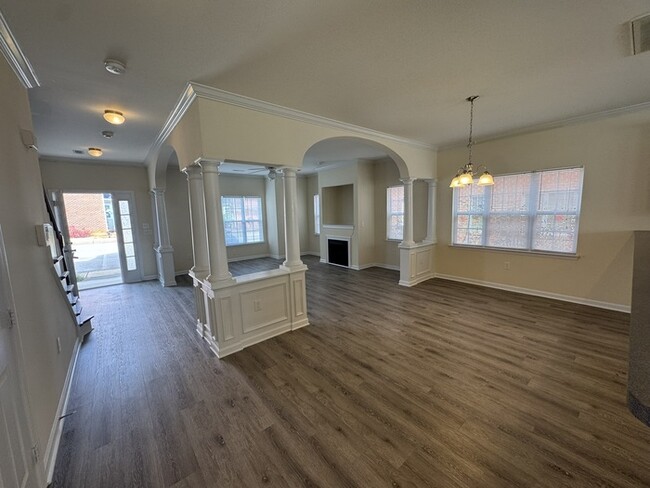 Building Photo - Beautiful 3 Bedroom in Cary Available NOW!