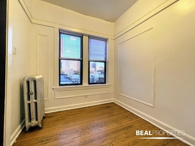 Building Photo - 1 bedroom in CHICAGO IL 60613