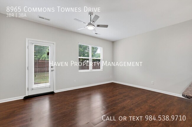 Building Photo - 8965 Commons Townes Dr